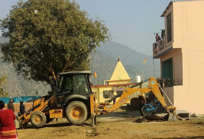 मसूरी देहरादून विकास प्राधिकरण की टीमों ने अलग-अलग स्थानों  पर  किया तीन अवैध प्लाटिंग को ध्वस्त,  प्राधिकरण उपाध्यक्ष तिवारी  बोले,  अवैध निर्माण या अवैध रूप से प्लाटिंग करने वालों को  नहीं दी जाएगी कोई रियायत