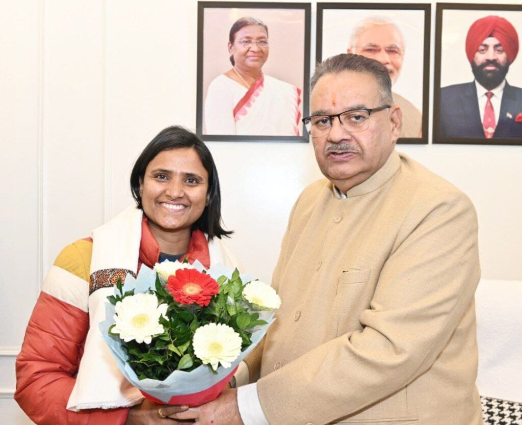 सैनिक कल्याण मंत्री  जोशी ने किया  उत्तराखण्ड की बेटी मेजर प्रिया सेमवाल को सम्मानित , पति के शहीद होने के बाद भारतीय सेना में  कमीशन प्राप्त करने वाली बनीं देश की पहली महिला 