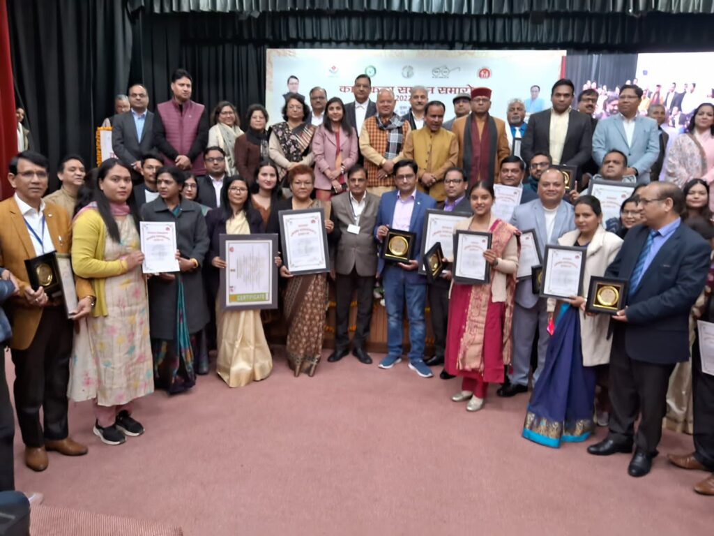 स्वास्थ्य मंत्री डॅा. धन सिंह रावत  ने बांटे कायाकल्प अवार्ड, देहरादून व ऊधमसिंह नगर को मिला  Best Hospital का Award ,  जिला अस्पताल चमोली के खाते में गया ईको फ्रेंडली पुरस्कार