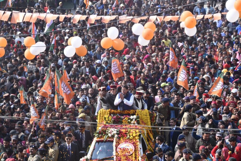 उत्तरकाशी में सीएम  पुष्कर धामी का ऐतिहासिक रोड शो, सड़कों पर उतरा भारी जनसैलाब,   291 करोड़ की योजनाओं का लोकार्पण व शिलान्यास कर जनपद वासियों को खुशियों सेे किया सराबोर 