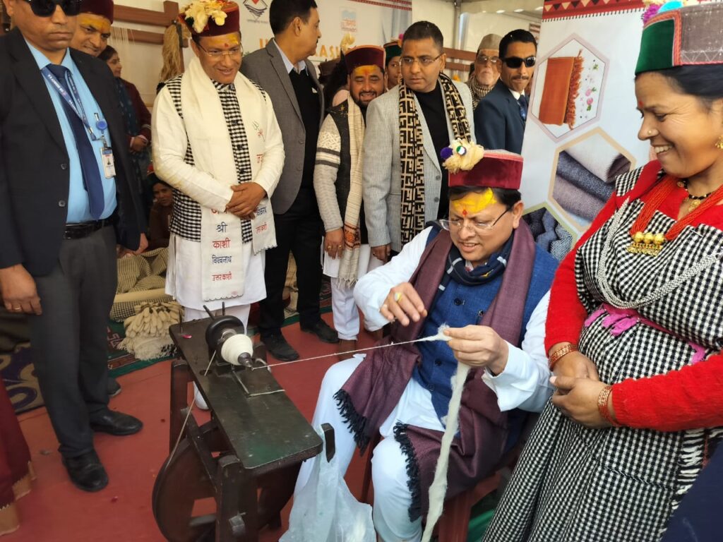 दीदी भुली महोत्सव में शामिल हुए सीएम पुष्कर धामी, बोले – दीदी-भुलियों को आत्मनिर्भर व सशक्त बनाने  के लिए  सरकार कृतसंकल्प, उत्तराखंड में महिलाओं के लिए संचालित हो रही कई कल्याणकारी योजनाएं