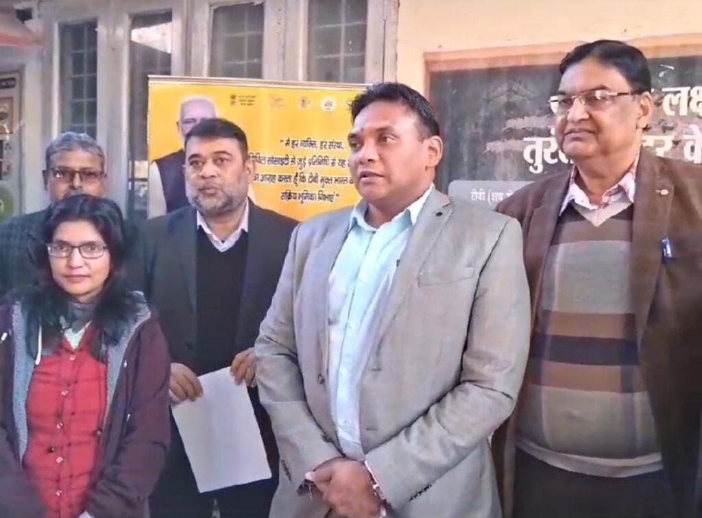 उत्तराखंड सरकार की कोशिशें लाने लगी रंग: टीबी मुक्त उत्तराखंड की दिशा में स्वास्थ्य विभाग ने हासिल की बड़ी उपलब्धि, टीबी रोगियों के सहयोग में जुटे 10 हजार से ज्यादा  निःक्षय मित्र, सचिव स्वास्थ्य डॉ.R. राजेश के  गोद लिए हुए TB मरीज हुए स्वस्थ