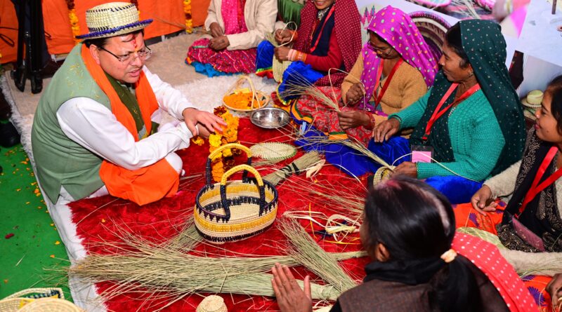 मुख्यमंत्री  पुष्कर धामी बोले ,  स्वयं सहायता समूहों से जुड़कर महिलायें बन रही  आत्मनिर्भर, उत्तराखंड में महिला सशक्तिकरण के लिए कई योजनाएं हो रही संचालित