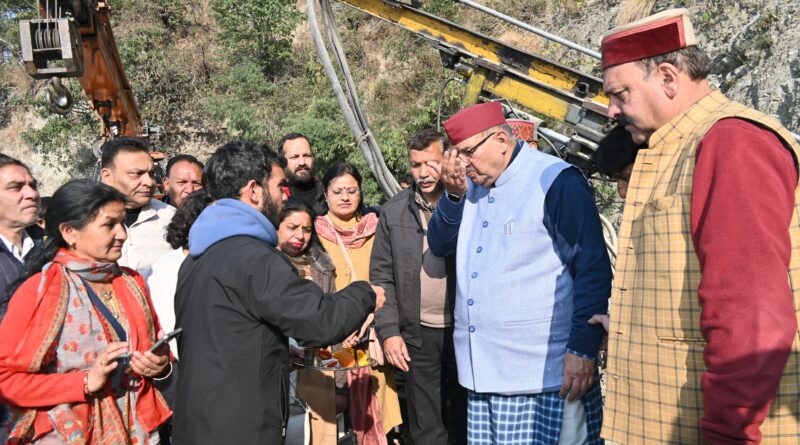 लंबे इंतजार के बाद आखिरकार मिली सौगात : मसूरी देहरादून मार्ग स्थित गलोगी भूस्खलन प्रभावित क्षेत्र में जोशी ने किया 22 करोड़ की लागत से होने वाले ट्रीटमेंट निर्माण का भूमि पूजन 