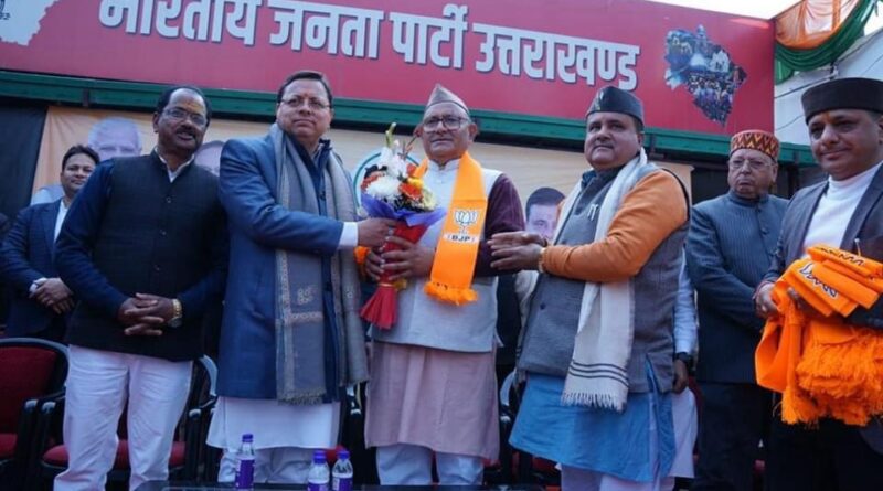 लोकसभा चुनाव से पहले  जोत सिंह बिष्ट के साथ आम आदमी पार्टी और कांग्रेस के कई बड़े नेताओं ने  ली भाजपा की  सदस्यता,  सीएम  पुष्कर धामी और प्रदेश अध्यक्ष महेंद्र भट्ट ने किया पार्टी में स्वागत