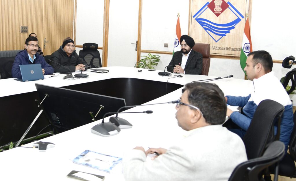मुख्य सचिव डॉ. संधु ने उत्तराखण्ड लैण्डस्लाईड मिटिगेशन एण्ड मैनेजमेंट सेंटर के अगले 5 सालों की कार्ययोजना पर की  चर्चा,कहा-भूस्खलन की दृष्टि से हिमालय के सबसे संवेदनशील क्षेत्रों में राज्य  शामिल 
