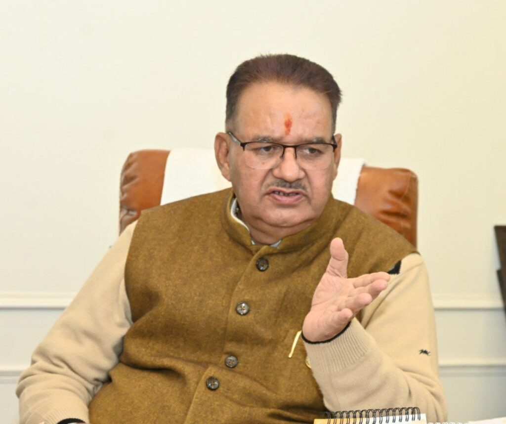 उत्तराखंड  के ग्राम्य विकास मंत्री जोशी ने  अधिकारियों से कहा, यह सुनिश्चित किया जाए, पात्र लाभार्थी तक पहुंचे केंद्र व राज्य सरकार की योजनाओं का लाभ,  विभाग से स्वीकृत बजट को मार्च तक किया जाए खर्च