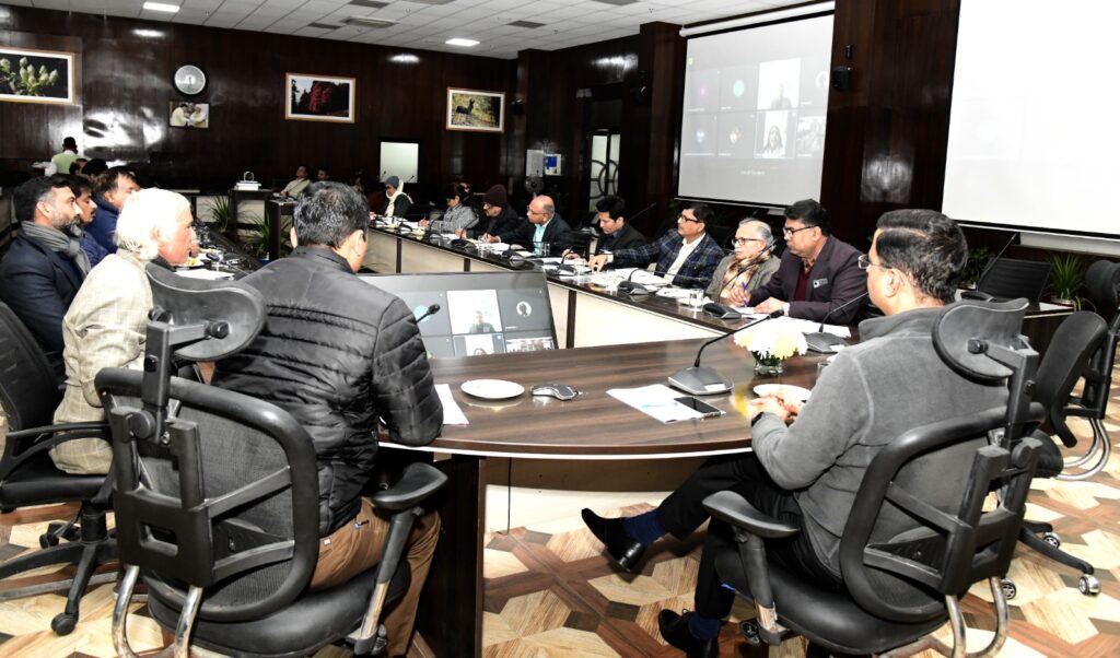 देश की पहली योग पॉलिसी बनाने पर हुआ विचार विमर्श, देश भर के योग विशेषज्ञों ने दिए  सुझाव, आयुष सचिव बोले , उत्तराखंड में बहुत सारे योग आश्रम और आध्यात्मिक केंद्र