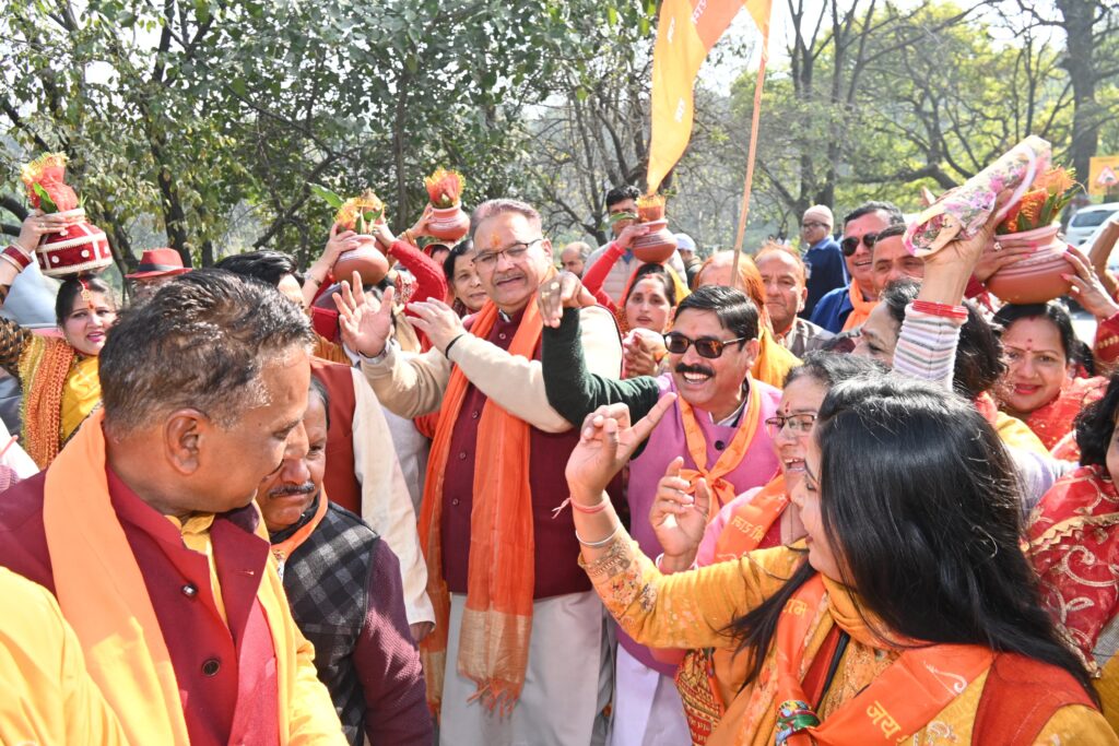 प्राण प्रतिष्ठठा से एक दिन पहले कैबिनेट मंत्री जोशी मसूरी में  हुए कई कार्यक्रमों में शामिल, दीपोत्सव में दीप जलाए, कार सेवकों को किया सम्मानित,पर्यटकों के साथ भक्ति में झूमे