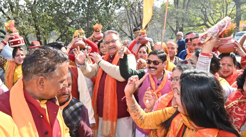 प्राण प्रतिष्ठठा से एक दिन पहले कैबिनेट मंत्री जोशी मसूरी में  हुए कई कार्यक्रमों में शामिल, दीपोत्सव में दीप जलाए, कार सेवकों को किया सम्मानित,पर्यटकों के साथ भक्ति में झूमे