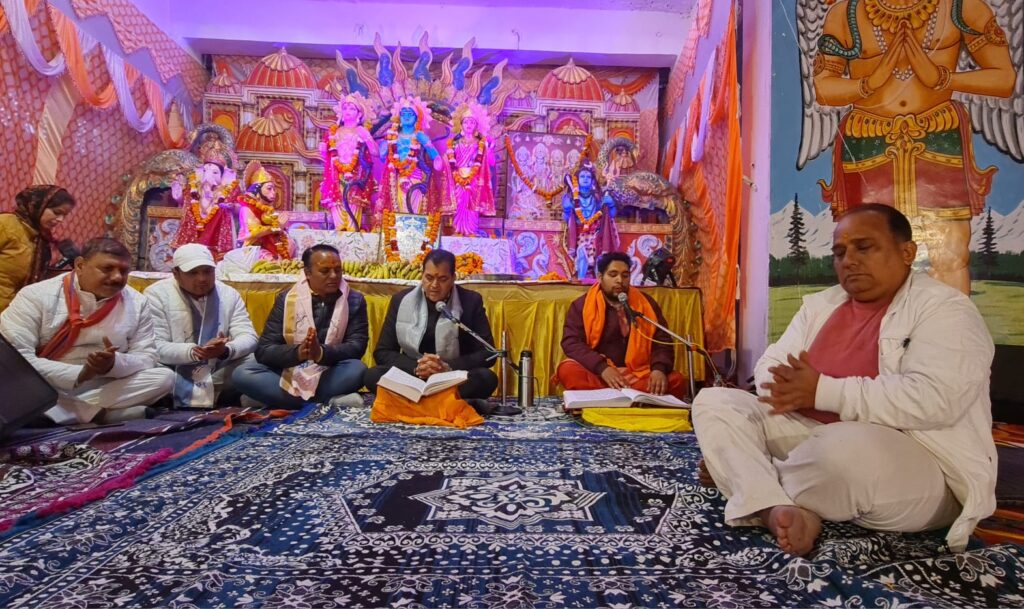 ऋषिकेश में अखंड रामायण पाठ  के समापन कार्यक्रम में शामिल हुए क्षेत्रीय विधायक और कैबिनेट मंत्री डॉ अग्रवाल, खुद भी पाठ कर भजनों को गुनगुनाया