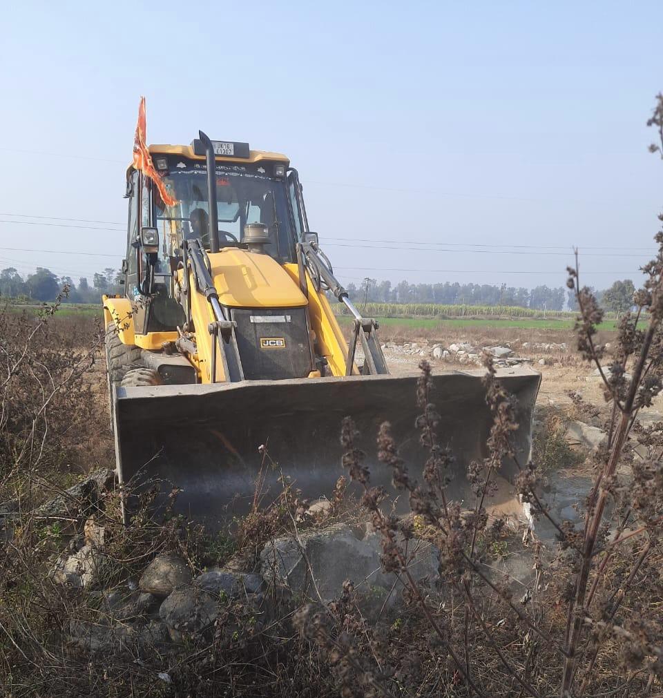 अवैध  प्लाटिंग पर गरजी एमडीडीए की जेसीबी,प्राधिकरण की टीमों ने अलग-अलग स्थानों  पर 46 बीघा में की ध्वस्तीकरण की कार्रवाई