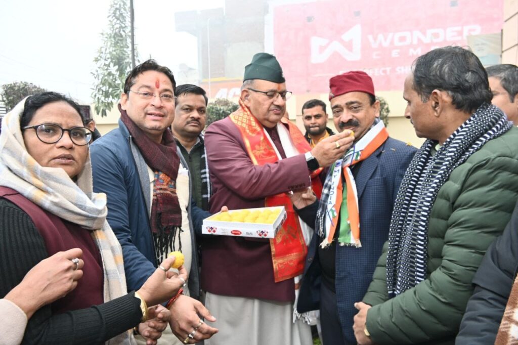 कृषि एवं  जनपद के प्रभारी मंत्री जोशी ने रुद्रपुर में  भाजपा के जिला कार्यालय  और पुलिस लाइन में किया ध्वजारोहण, बोले-आज ही के  दिन दिन भारत को अपना संविधान व कानून मिला और ब्रिटिश राज से पूरी तरह आज़ादी मिली