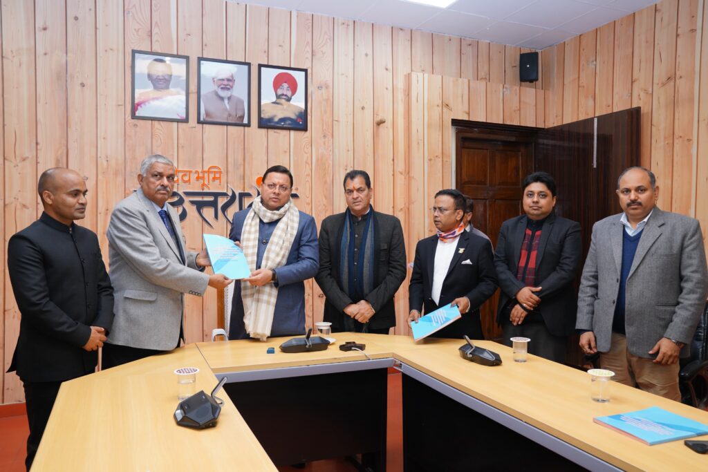 नगर निकायों में ओबीसी का आरक्षण तय करने के लिए गठित वर्मा आयोग ने मुख्यमंत्री पुष्कर धामी को सौंपी अपनी रिपोर्ट