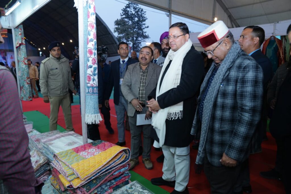 सीएम   पुष्कर धामी ने किया स्टेट हैंडलूम एक्सपो का उदघाटन , 10 शिल्पियों को प्रदान किया  उत्तराखंड शिल्प रत्न पुरस्कार,कहा , State Handloom Expo  अपने-आप में विशिष्ट