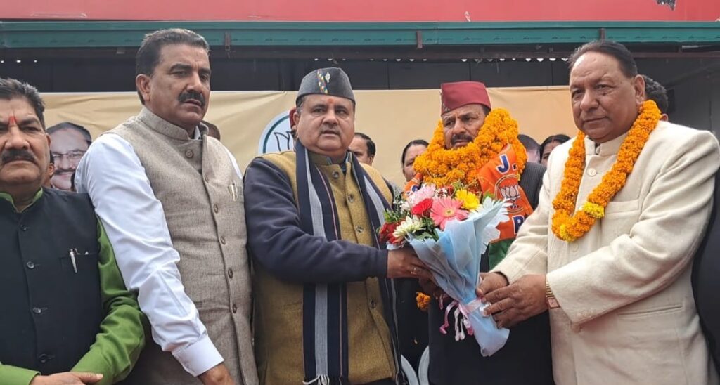 भाजपा की सदस्यता लेने के लिए कई जनपदों से हजारों की संख्या में प्रदेश कार्यालय पहुंचे लोग, पूर्व कैबिनेट मंत्री धनै सहित कांग्रेस व अन्य  दलों के कई बड़े नेताओं ने थामा BJP का दामन, महेंद्र भट्ट  ने कहा , पूरा उत्तराखंड हो गया भाजपामय