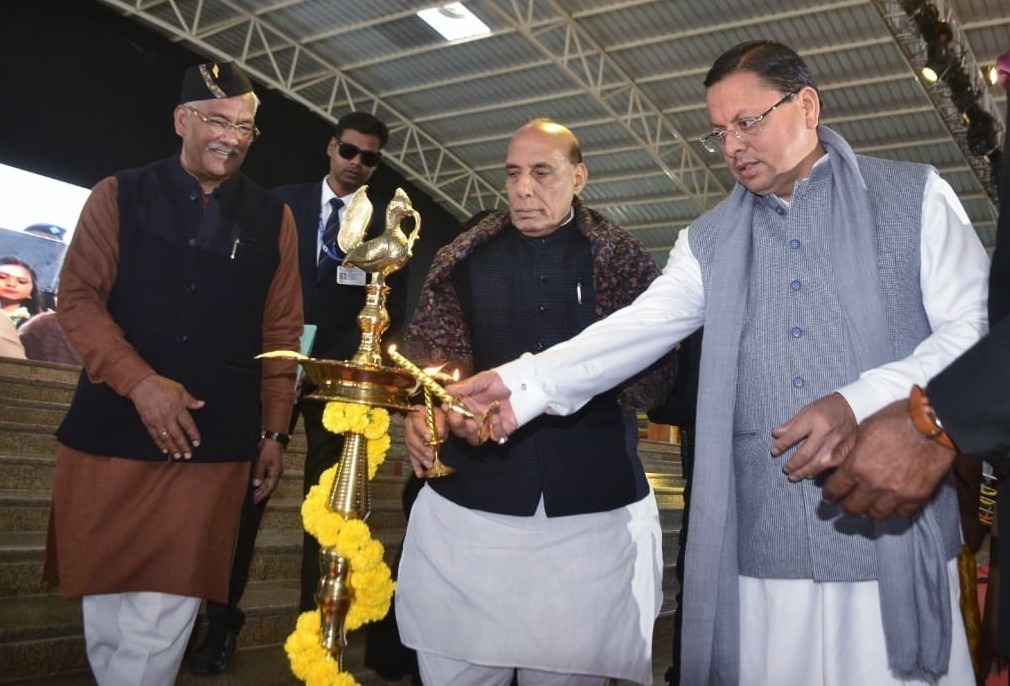 रक्षा मंत्री राजनाथ  एवं सीएम  धामी ने  द टोंस ब्रिज स्कूल में किया देश के प्रथम सीडीएस जनरल बिपिन रावत की प्रतिमा का  अनावरण,  कहा , शौर्य, साहस और शालीनता के प्रतीक थे जनरल रावत