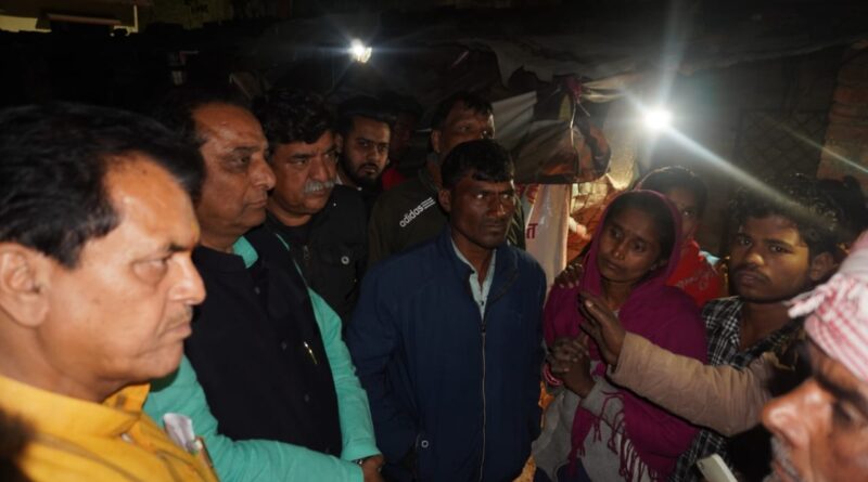 रेसकोर्स में हुई घटना के बाद परिजनों से मिले कैबिनेट मंत्री डॉ प्रेमचंद अग्रवाल , दो लाख आर्थिक सहायता के रूप में मुख्यमंत्री राहत कोष से देने की घोषणा ,हर हाल में परिजनों के साथ है राज्य सरकार