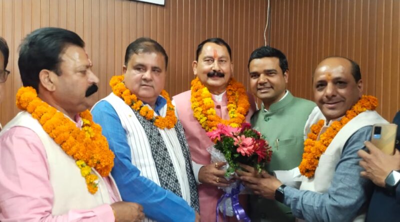 कांग्रेस को  बड़ा झटका, दो पूर्व विधायक ने हजारों समर्थकों के साथ थामा  भाजपा का दामन प्रदेश अध्यक्ष महेंद्र भट्ट ने दिलाई पार्टी की  सदस्यता