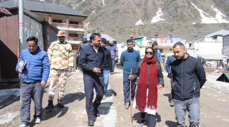 मुख्य सचिव  राधा रतूड़ी ने  बदरीनाथ पहुंच किया चारधाम यात्रा व्यवस्थाओं और पुर्नर्निमाण कार्यो का स्थलीय निरीक्षण ,सभी कामों को समय से पूरा करने के निर्देश