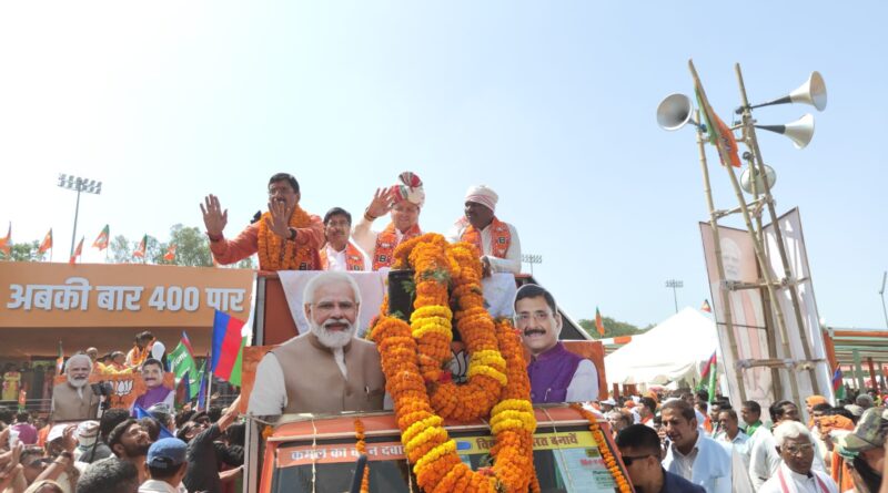 रांची में सीएम पुष्कर धामी ने पार्टी प्रत्याशी संजय सेठ के समर्थन में की जनसभा व रोड शो , भारी भीड़ उमड़ी,कहा- भाजपा ने उठाया है हर वंचित वर्ग के विकास का बीड़ा