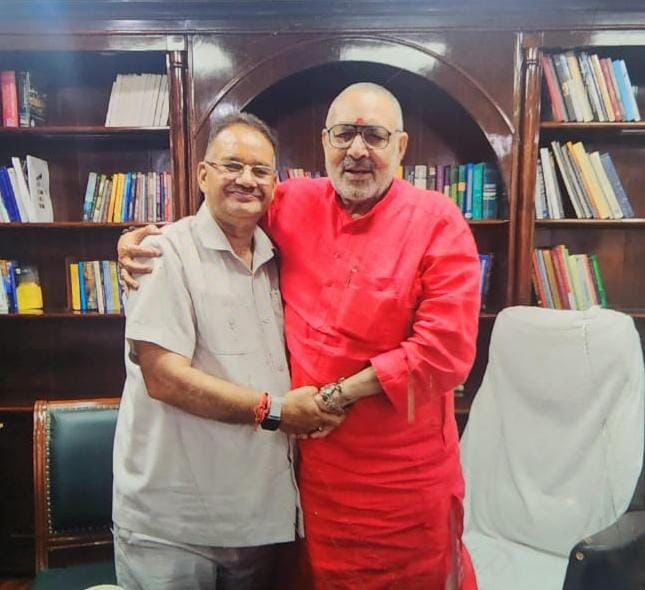 प्रदेश के कृषि मंत्री जोशी ने नई दिल्ली में केंद्रीय वस्त्र मंत्री गिरिराज सिंह से की मुलाकात, उत्तराखण्ड में रेशम विकास की विभिन्न परियोजनाओं को वित्तीय स्वीकृति प्रदान करने का  किया अनुरोध