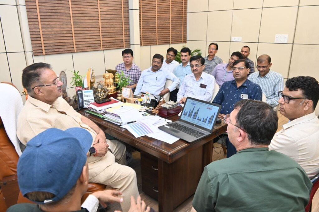 उत्तराखंड के कृषि मंत्री जोशी की ताकीद, बोले -विभाग की गेम चेंजर योजनाओं  एप्पल , मिलेट , एरोमा व कीवी मिशन और मौन पालन  को मिशन मोड़ पर करें