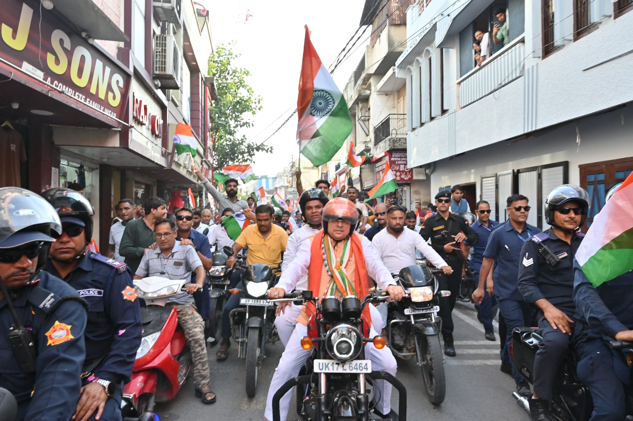 रुड़की में बुलेट पर सवार होकर तिरंगा बाइक रैली में शामिल हुए सीएम पुष्कर धामी, मुख्य सेवक का अंदाज देखकर लोग हुए गदगद, मुख्यमंत्री ने सभी से की हर घर तिरंगा अभियान को सफल बनाने में  सहयोगी बनने की अपील