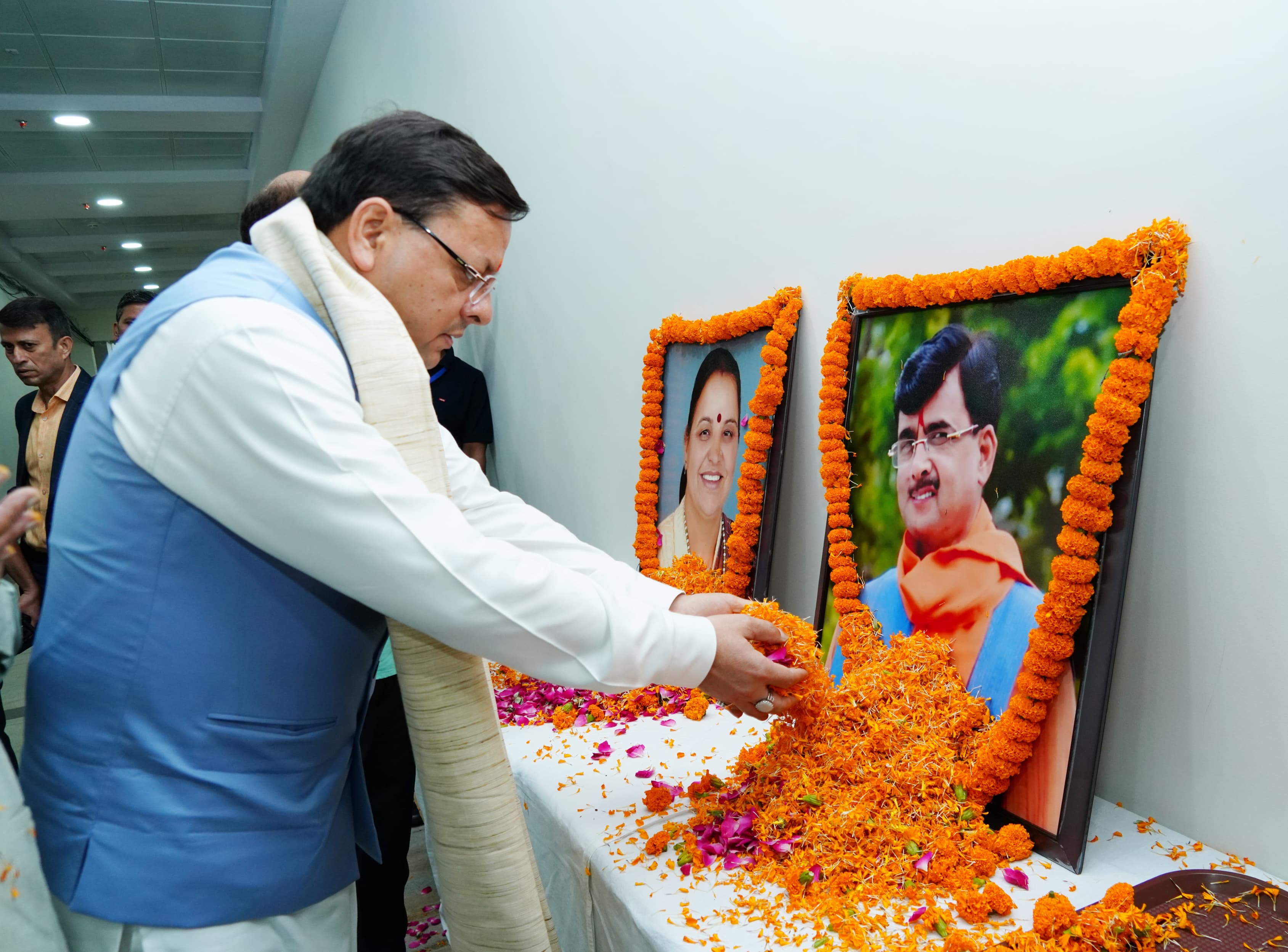 उत्तराखंड विधानसभा के मानसून सत्र के पहले दिन   विधायक स्वर्गीय शैला रानी रावत और कैलाश चंद्र गहतोड़ी को  अर्पित की श्रद्धांजलि, सीएम पुष्कर धामी ने दोनों विधायकों के निधन को बताया अपूरणीय क्षति