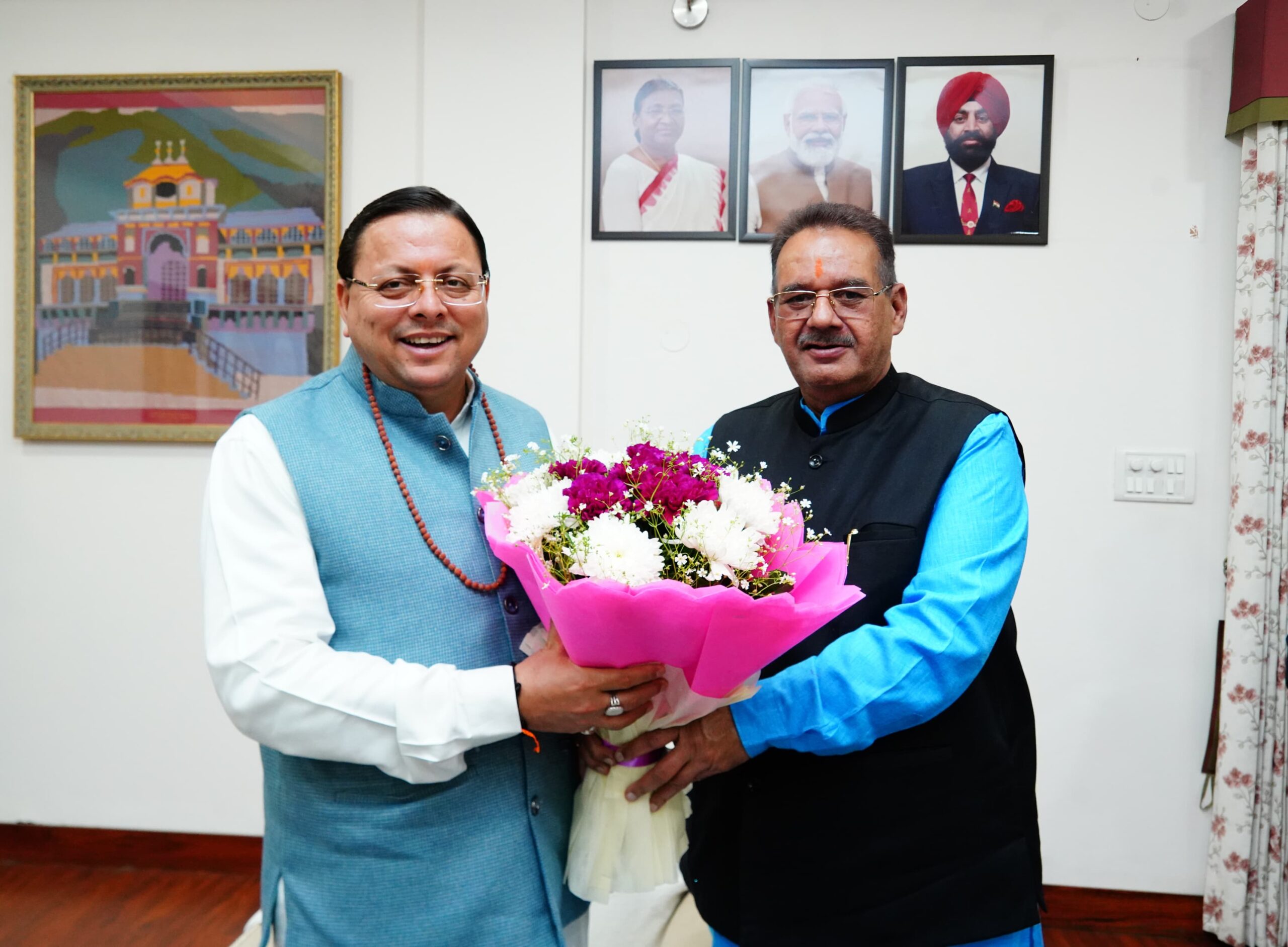 कृषि मंत्री  जोशी ने केदारनाथ की शानदार जीत पर मुख्यमंत्री पुष्कर धामी को सीएम आवास पहुंचकर दी मुबारकबाद