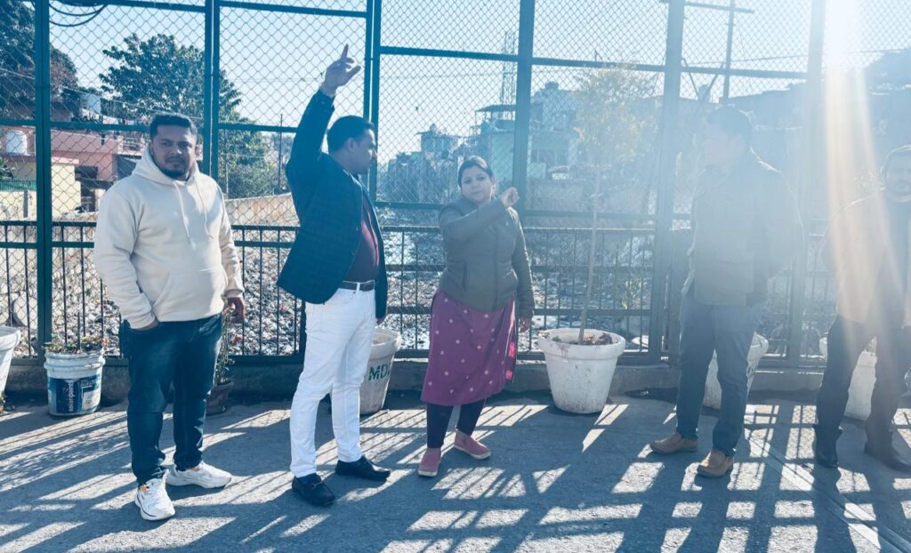 नगर आयुक्त देहरादून नमामी बंसल ने  किया शहर के विभिन्न क्षेत्रों का निरीक्षण , सफाई व्यवस्था की स्थिति को परखा, कूड़ा उठान कार्य में लापरवाही पर कंपनियों के प्रतिनिधियों को दी चेतावनी