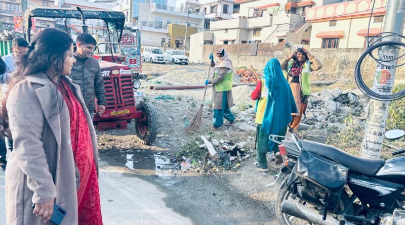 स्वच्छता से समझौता नहीं: नगर आयुक्त नमामी बंसल ने किया कूड़ा उठान करने वाली कंपनियों के कार्यों का औचक निरीक्षण, लापरवाही व कमी पाए जाने पर 2 लाख का अर्थदंड लगाया