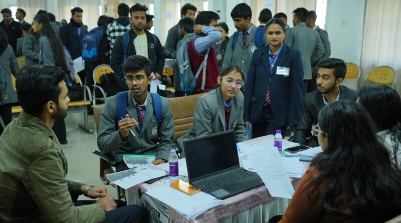 प्रतिभा और योग्यता को इनाम- जाॅब उत्सव में छात्र छात्राओं को मिले लाखों के जाॅब ऑफर, SGRRU के  200 स्टूडेंट्स का कैंपस प्लेसमेंट