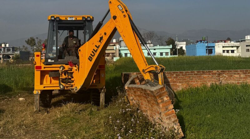 प्राधिकरण का अभियान जारी: एमडीडीए का पीला पंजा 41 बीघा अवैध प्लाटिंग पर चला