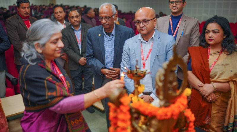 जलवायु परिवर्तन का प्रभाव : कनाडाई प्रोफेसर बोले- 30 से 50 फीसदी पेड़-पौधों की प्रजातियां विलुप्ति के कगार पर ,कहा -आने वाले 10 साल बहुत अहम