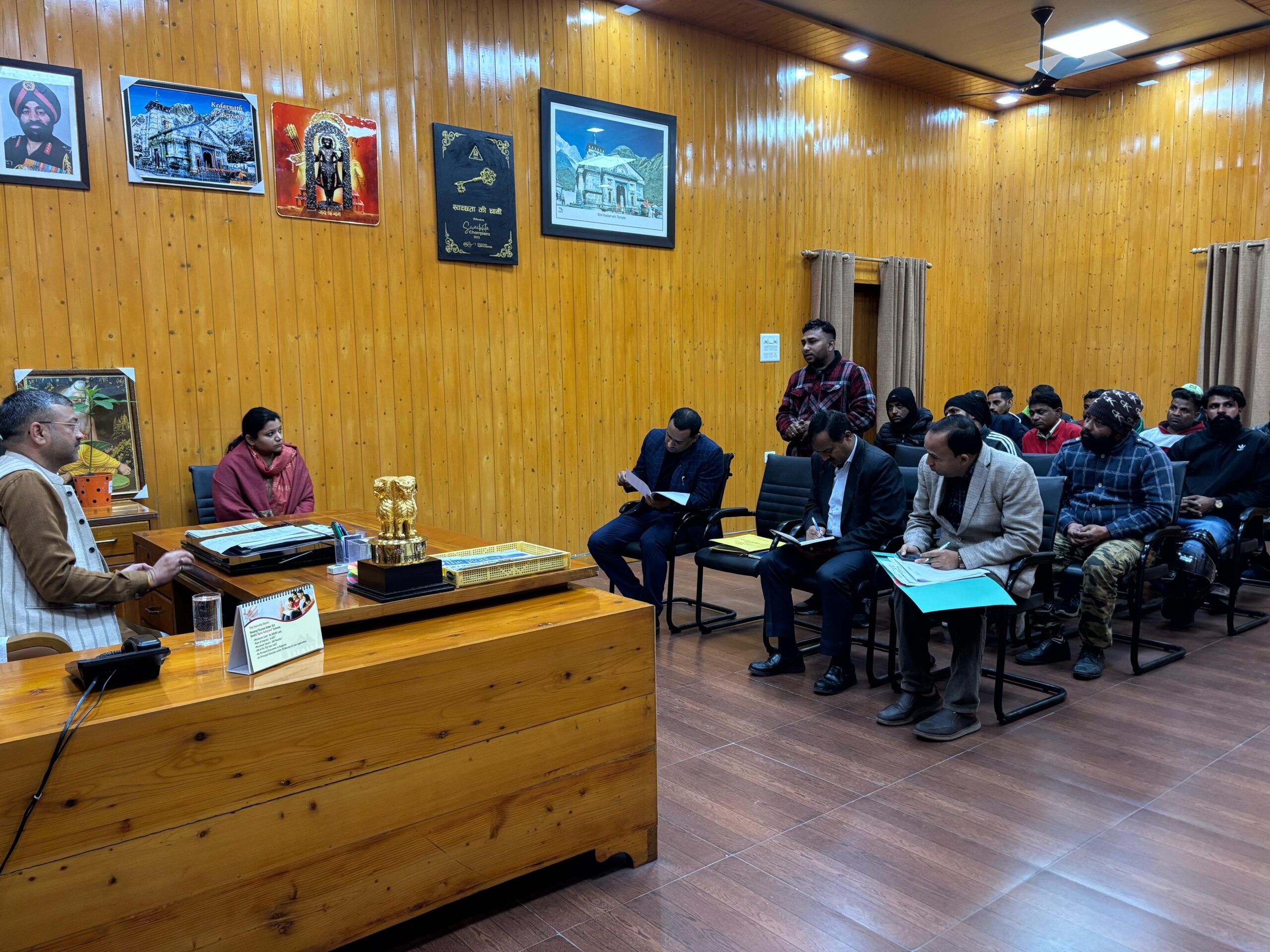 देहरादून: महापौर सौरभ थपलियाल का बड़ा फैसला- कूड़ा उठान का कार्य संतोषजनक न करने पर  वाटर ग्रेस संस्था के साथ अनुबंध समाप्त करने के निर्देश