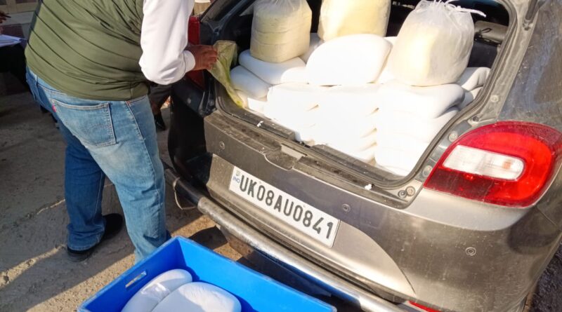 उत्तराखंड:खाद्य सुरक्षा विभाग का  होली से पहले  मिलावटखोरों पर  बड़ा एक्शन,   बॉर्डर एरिया में चलाया सघन चेकिंग अभियान, 3 कुंतल पनीर व 60 किलो मावा किया मोके पर नष्ट