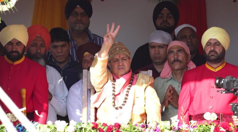 आस्था का महाकुंभ : श्री झण्डेजी पर नतमस्तक होकर लाखों श्रद्धालुओं ने झुकाए शीश –  श्री गुरु राम राय महाराज व श्रीमहंत देवेन्द्र दास  महाराज के जयकारों से गूंजी द्रोणनगरी, मेले का हुआ आगाज 