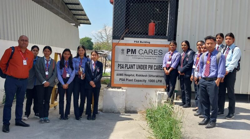 Study Tour : एसजीआरआर यूनिवर्सिटी के स्टूडेंट्स ने किया एम्स ऋषिकेश का दौरा, छात्रों ने स्वास्थ्य अर्थशास्त्र, चिकित्सा क्षेत्र की प्रशासनिक नीतियों और स्वास्थ्य संचार के महत्व को समझा