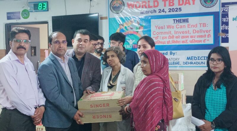 टीबी मुक्त अभियान के तहत आयोजित हुआ कार्यक्रम, TB मरीजों को बांटी गई सिलाई मशीन, कहा – सहयोग प्रदान करना हमारा विभागीय ही नहीं वरन मानवीय दायित्व भी: सीएमओ डॉ शर्मा 