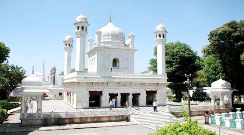 सजने लगा श्री दरबार साहिब, रौनकों में लगे चार चांद ,श्री दरबार साहिब में संगतों के पहुंचने का क्रम हुआ तेज, मेला बाजार में दुकानदारों के चेहरें पर संतुष्टि के भाव