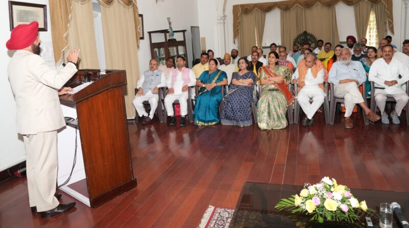 राज्यपाल से की उत्तराखंड के दायित्वधारियों ने  शिष्टाचार भेंट