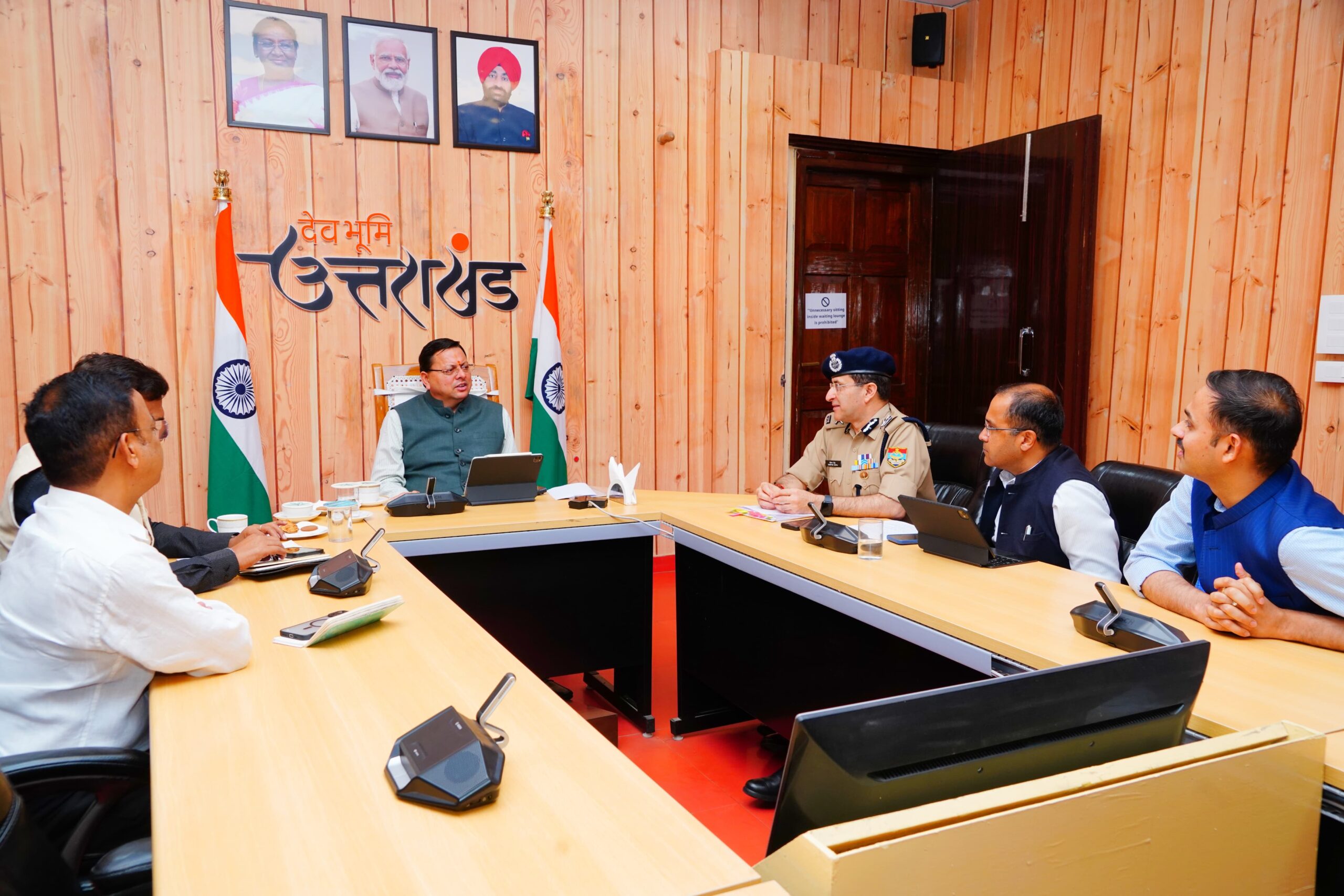 चारधाम यात्रा, राष्ट्रीय प्रतिष्ठानों, बांधों तथा ऊर्जा संयंत्रों की सुरक्षा के लिए विशेष इंतज़ाम किए जाएं : सीएम  धामी