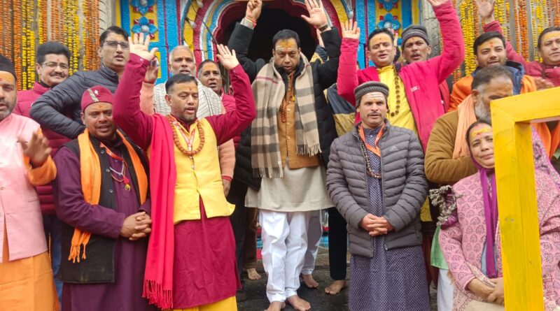 बीकेटीसी अध्यक्ष हेमंत द्विवेदी ने किए श्री केदारनाथ धाम के दर्शन ,यात्रा व्यवस्थाओं का  जायजा लिया, दर्शन पंक्ति में तीर्थयात्रियों से भी लिया फीडबैक 