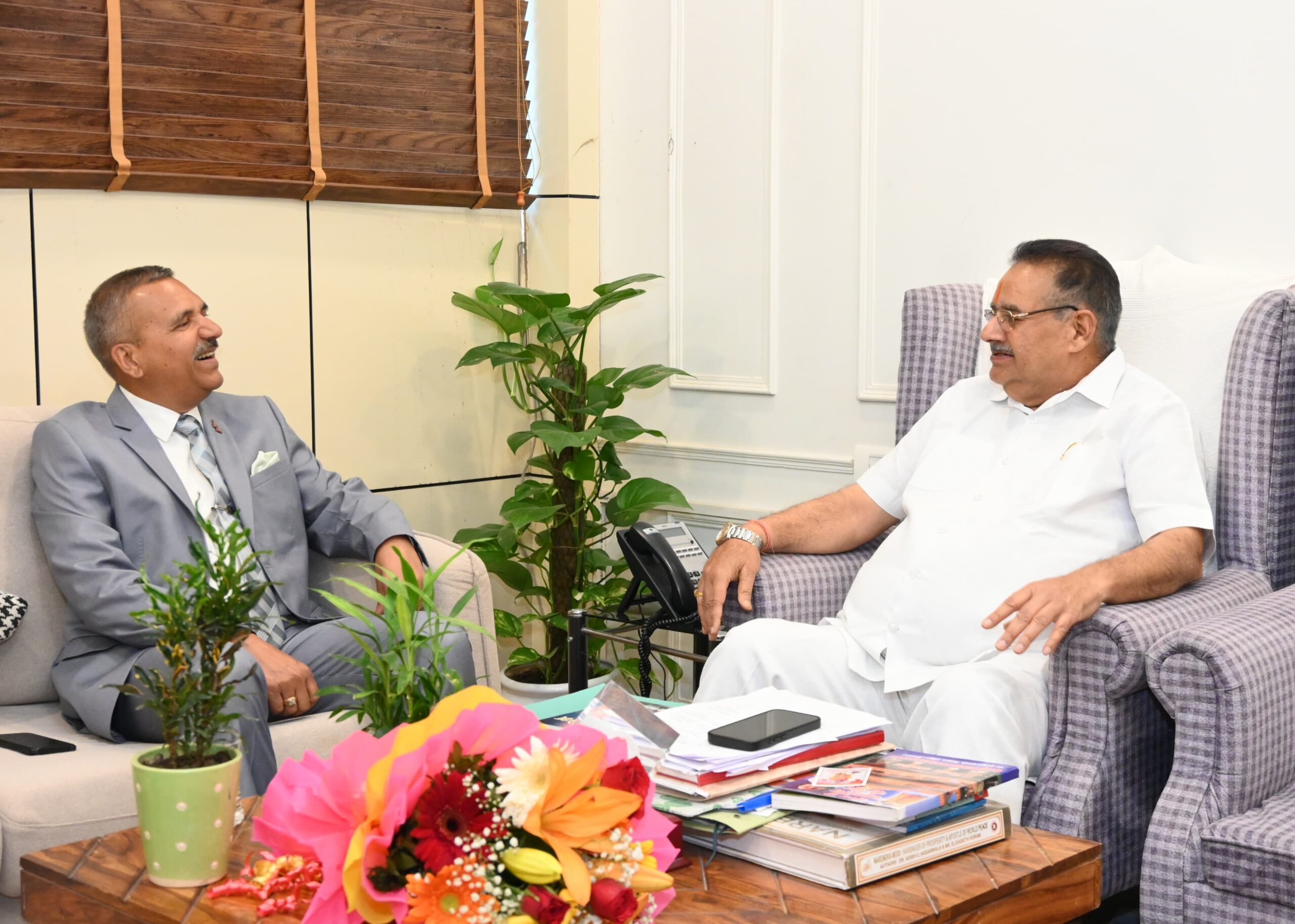 Uttarakhand: सैनिक कल्याण मंत्री जोशी से मिले राष्ट्रीय सुरक्षा परिषद के सदस्य एके सिंह,कई अहम विषयों पर हुई सकारात्मक चर्चा