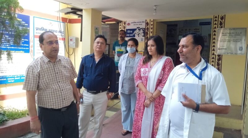 Dehradun: मुख्य चिकित्सा अधिकारी डॉ मनोज शर्मा ने  पीएचसी बालावाला में परखी स्वास्थ्य सुविधाएं ,ओपीडी सेवाओं, पैथोलॉजी जांच व चिकित्सालय के वार्डों को देखा