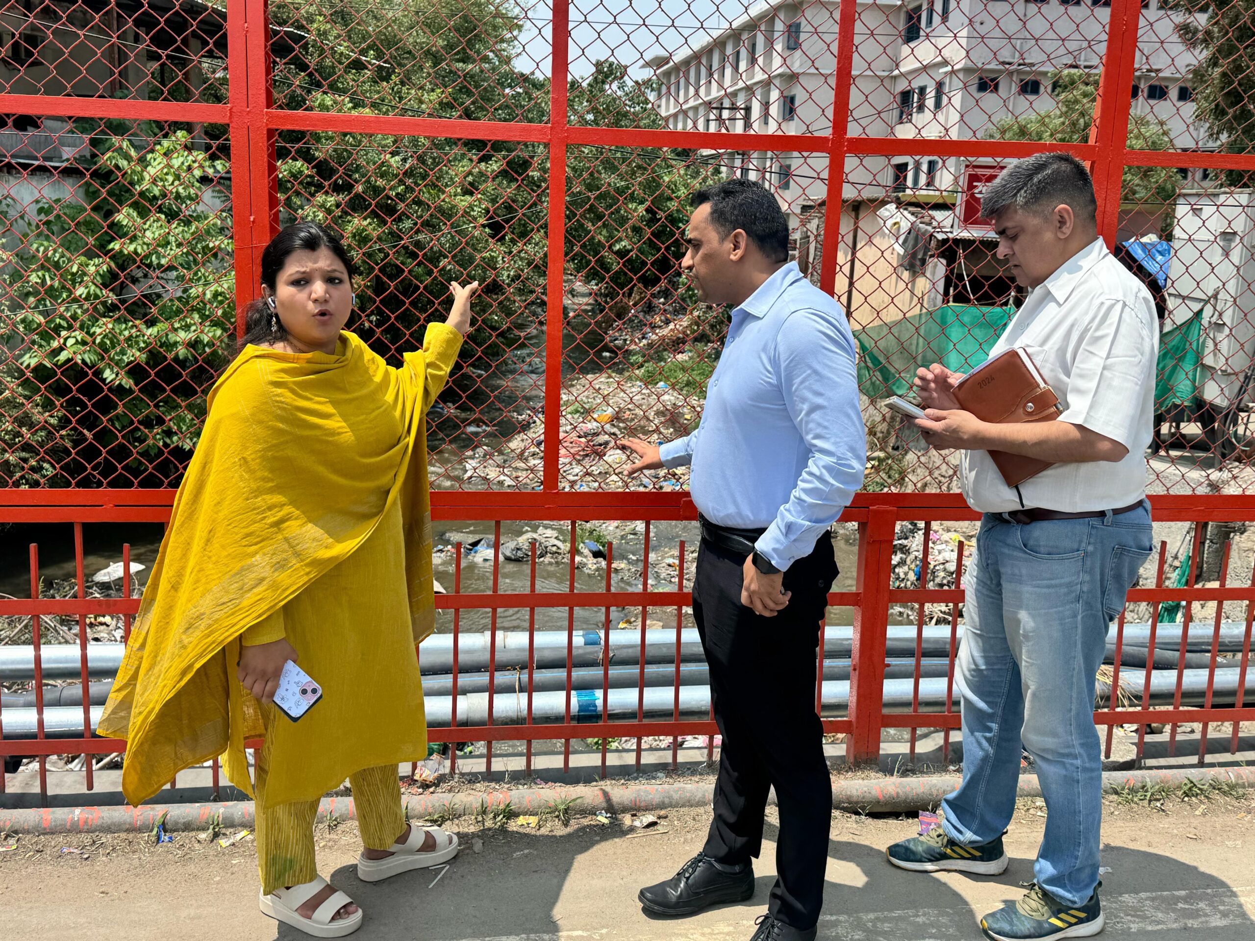 बेहतर के प्रयास : नगर आयुक्त  नमामि बंसल ने शहर में स्वच्छता एवं ड्रेनेज व्यवस्था का लिया जायजा,शहर के विभिन्न कचरा संवेदनशील बिंदु का किया दौरा