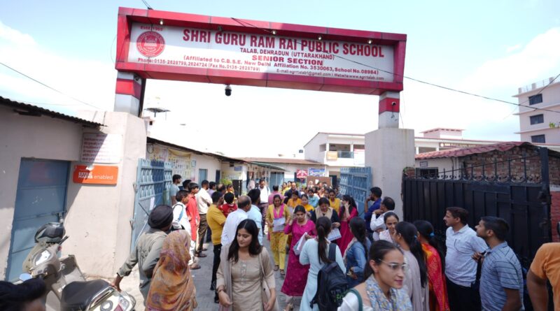 एसजीआरआर एजुकेशन मिशन की शिक्षक चयन प्रक्रिया में उत्तर भारत के विभिन्न राज्यों से  अभ्यर्थी हुए शामिल SGRR  पब्लिक स्कूल तालाब शाखा में  27 से 30 मई तक होगी आयोजित चार दिवसीय प्रक्रिया