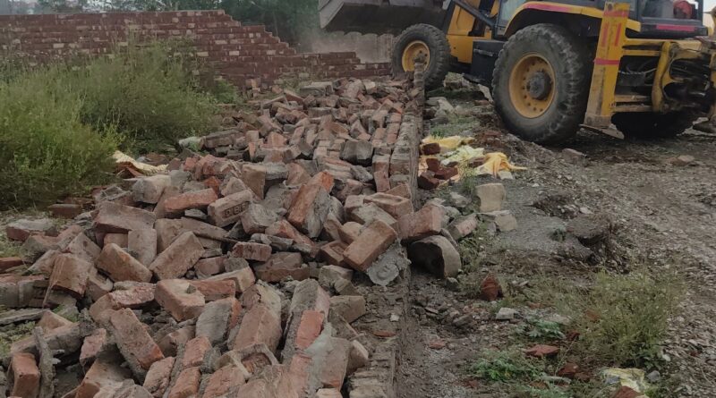 Big Action – 150 बीघा अवैध प्लॉटिंग पर गरजी मसूरी देहरादून विकास प्राधिकरण की जेसीबी , किया ध्वस्त