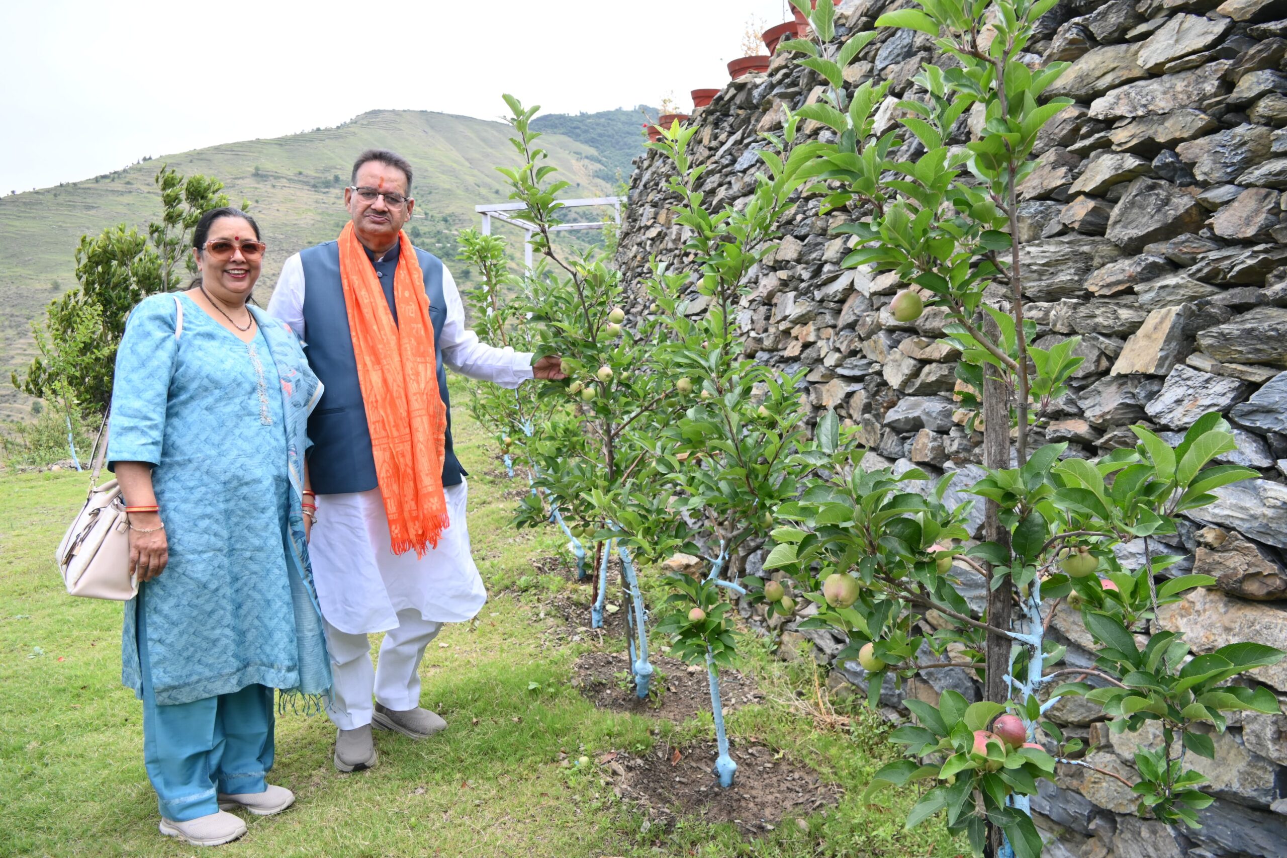 कृषि मंत्री जोशी पहुंचे काफल विलेज भीनाऊ गांव, देशवासियों से की उत्तराखंड आने की अपील